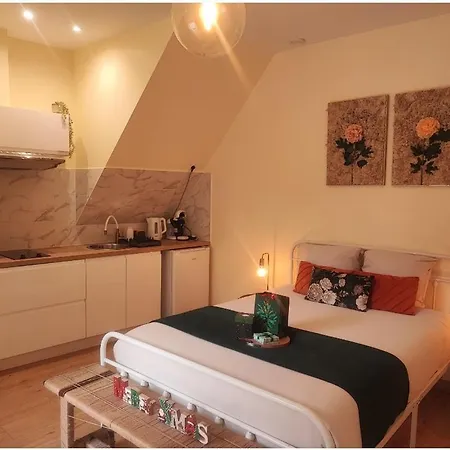 Le Cocoon Dore *